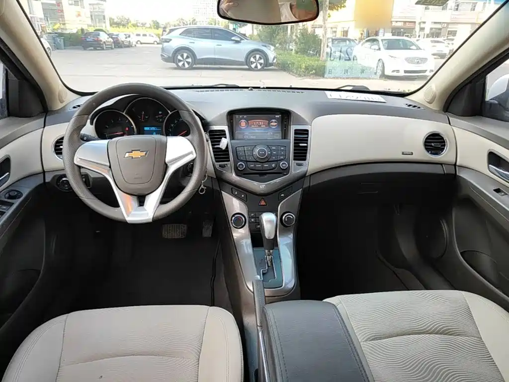 Chevrolet Cruze 2015 — фото 10