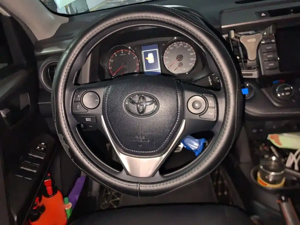 Toyota RAV4 2019 — фото 3