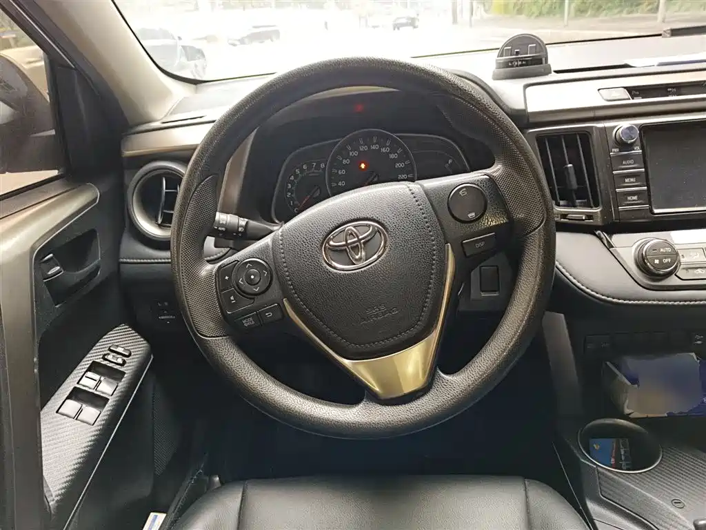 Toyota RAV4 2015 — фото 3
