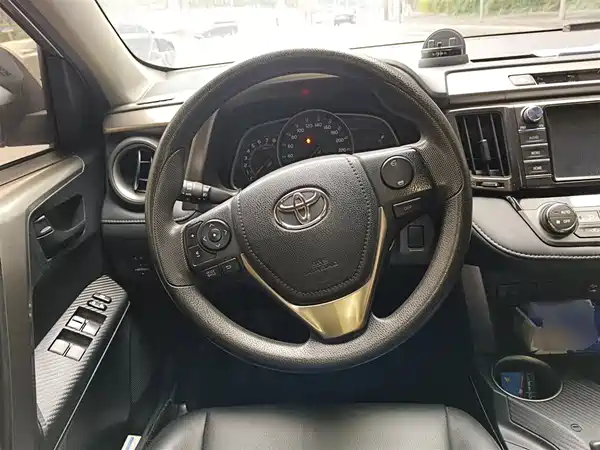 Toyota RAV4 2015