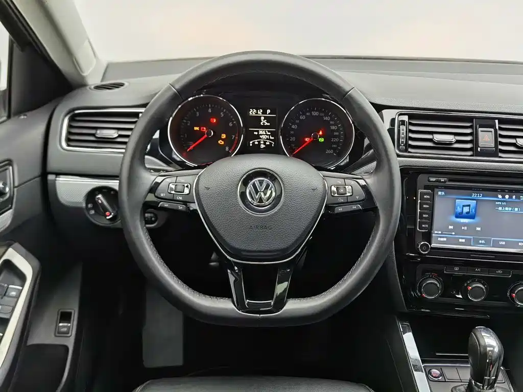 Volkswagen Sagitar 2016 — фото 11