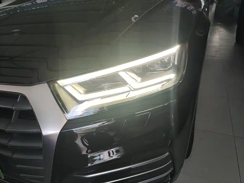 Audi Q5L 2020 — фото 24
