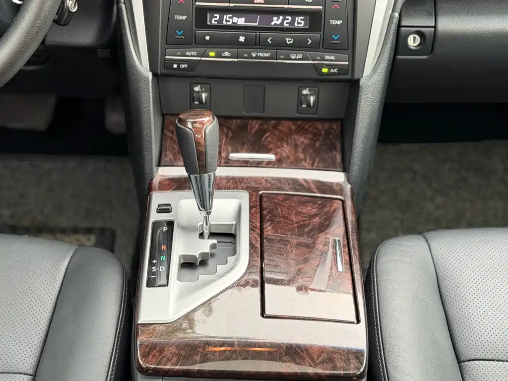 Toyota Camry 2015 — фото 17