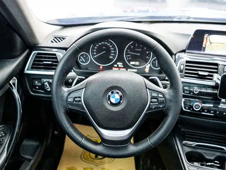 BMW 3 Series 2017 — фото 15