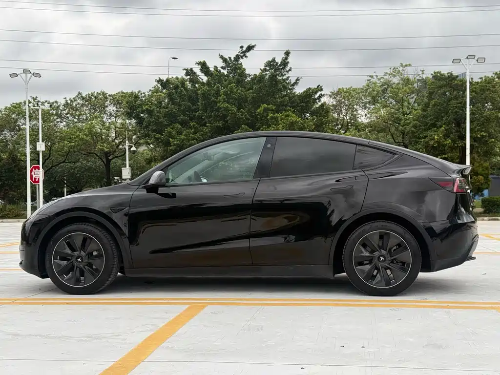 Tesla Model Y 2022 — фото 16