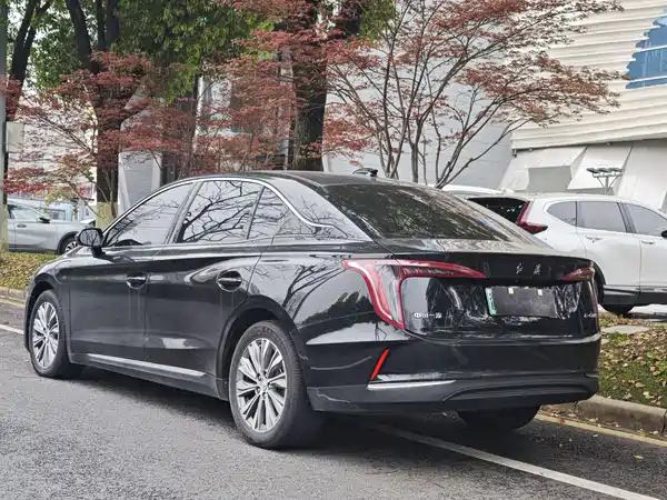 Hongqi E-QM5 2023