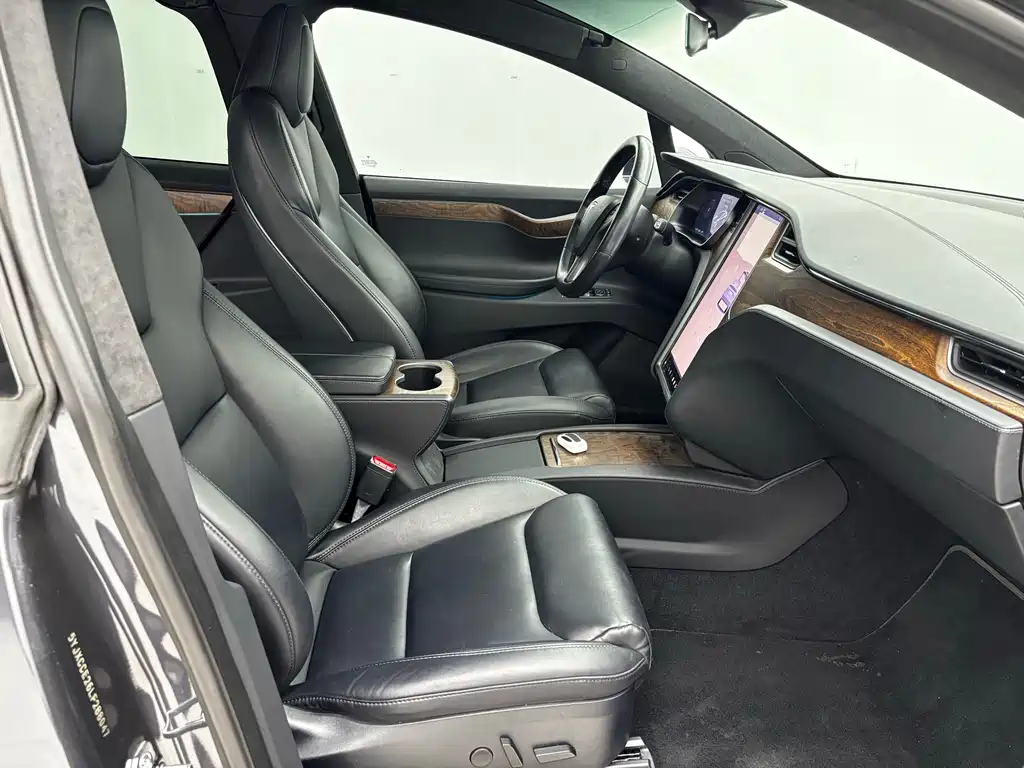 Tesla Model X 2020 — фото 24