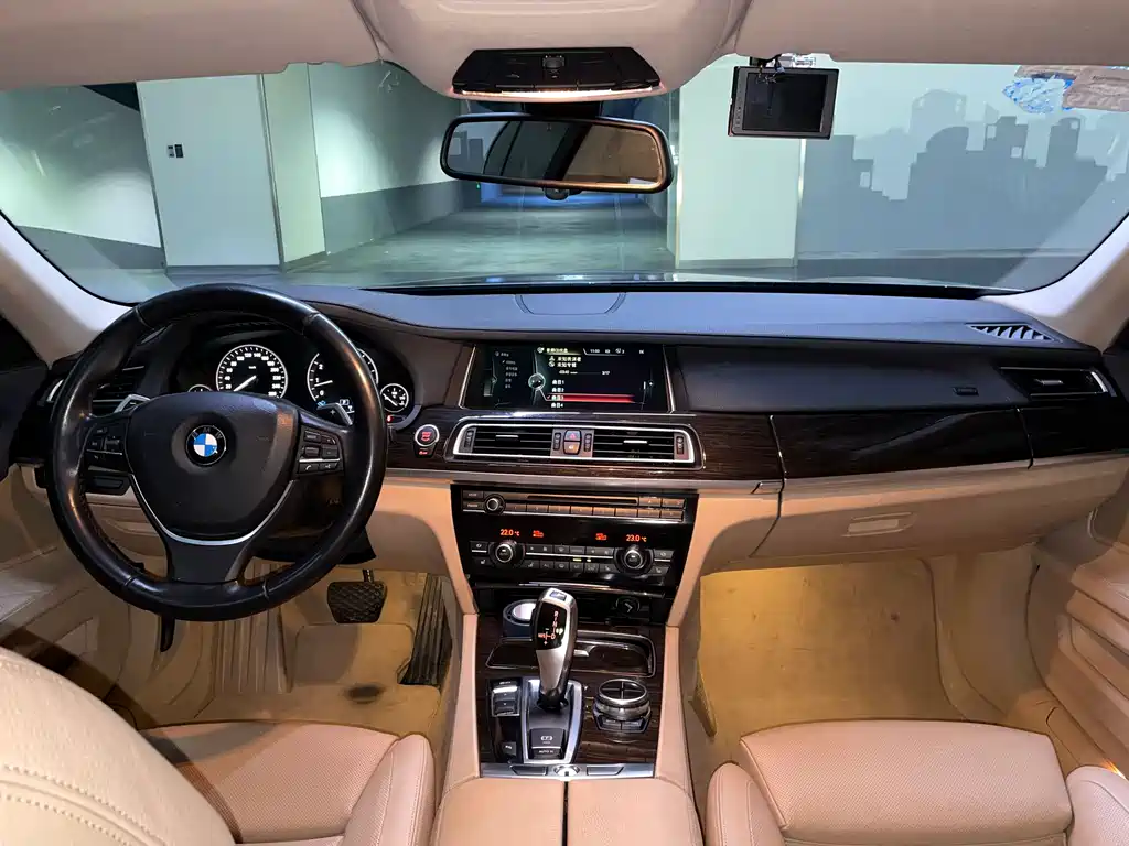 BMW 7 Series 2013 — фото 20