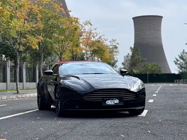 Aston Martin DB11 2019