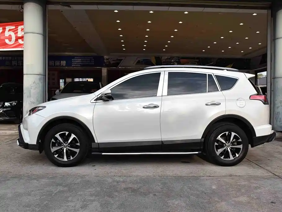 Toyota RAV4 2019 — фото 4