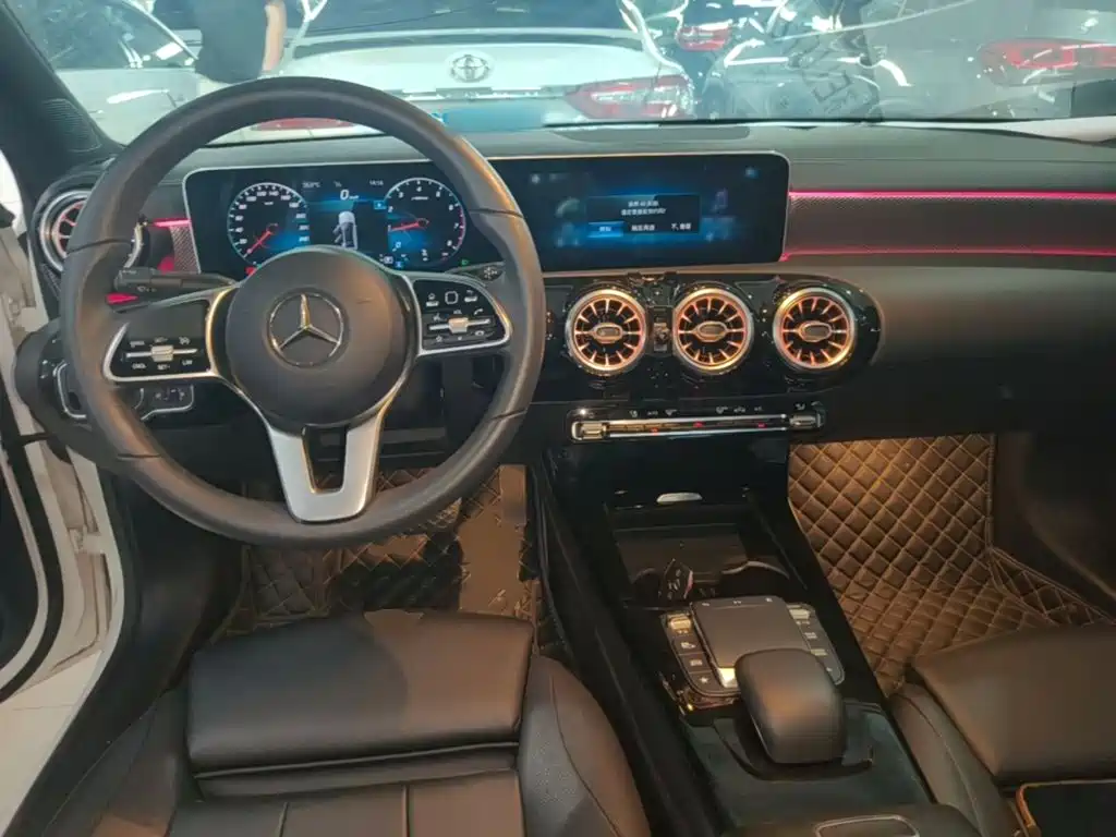 Mercedes-Benz A-Class 2020 — фото 10