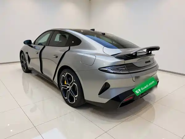 Xiaomi SU7 2024