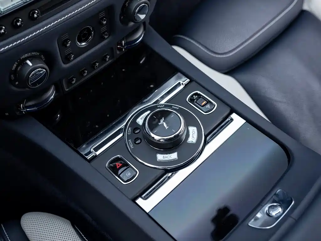 Rolls-Royce Ghost 2019 — фото 16