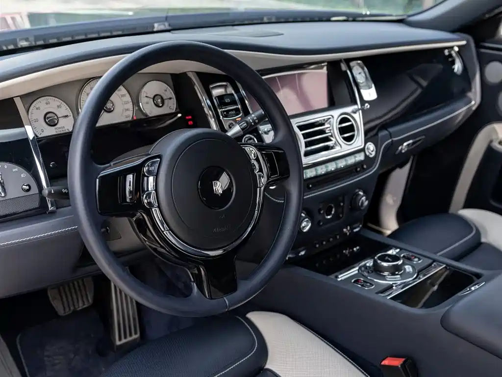 Rolls-Royce Ghost 2019 — фото 10