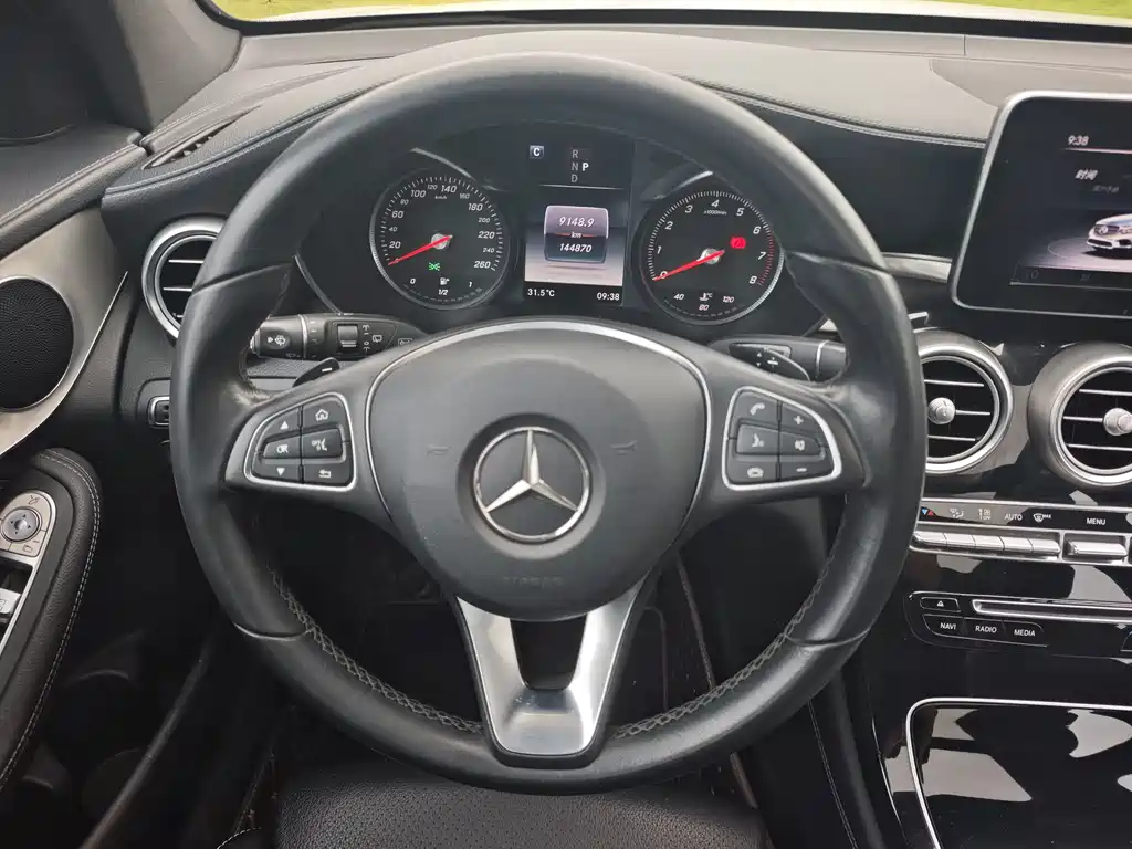 Mercedes-Benz GLC 2017 — фото 16