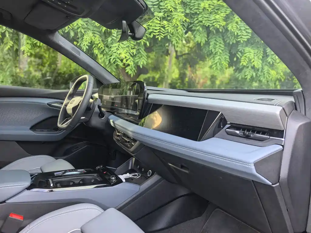 Audi Q6L e-tron 2025 — фото 13