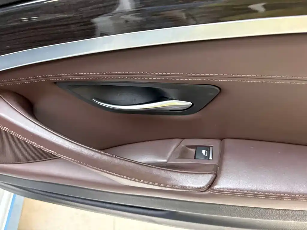 BMW 5 Series 2015 — фото 32