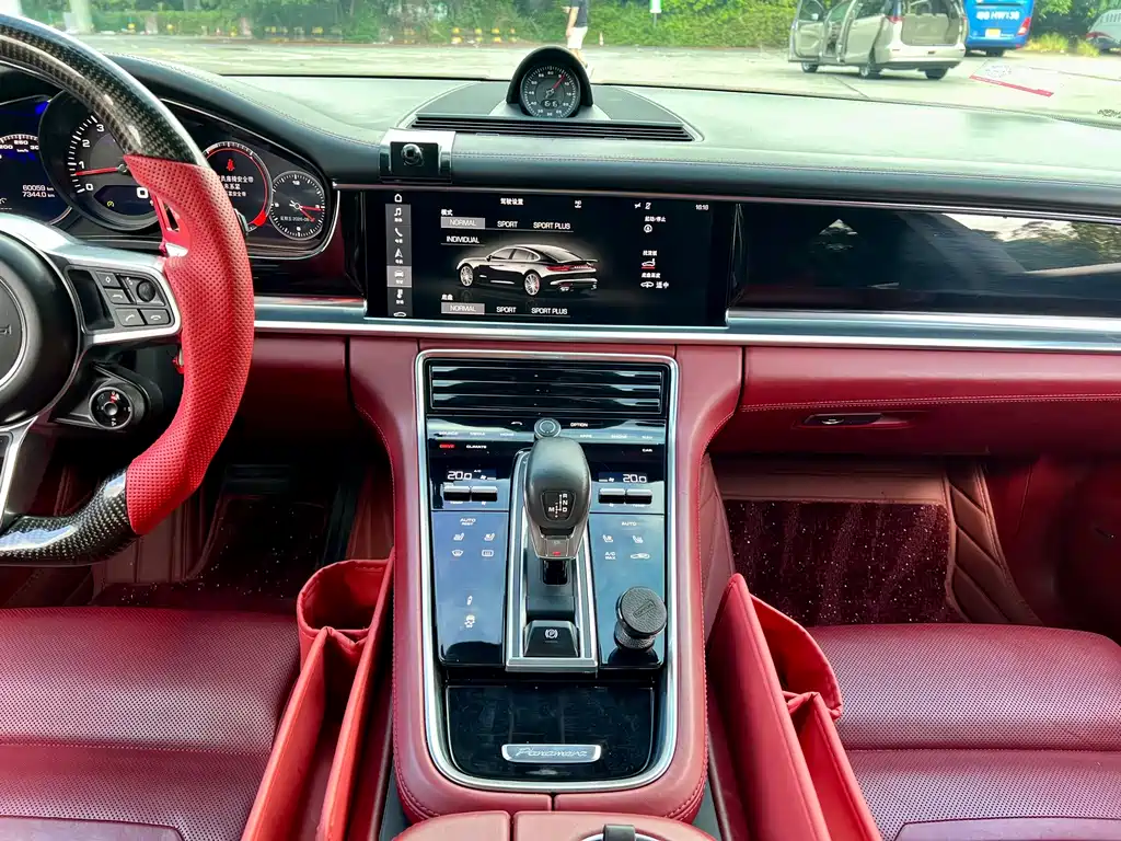 Porsche Panamera 2018 — фото 15