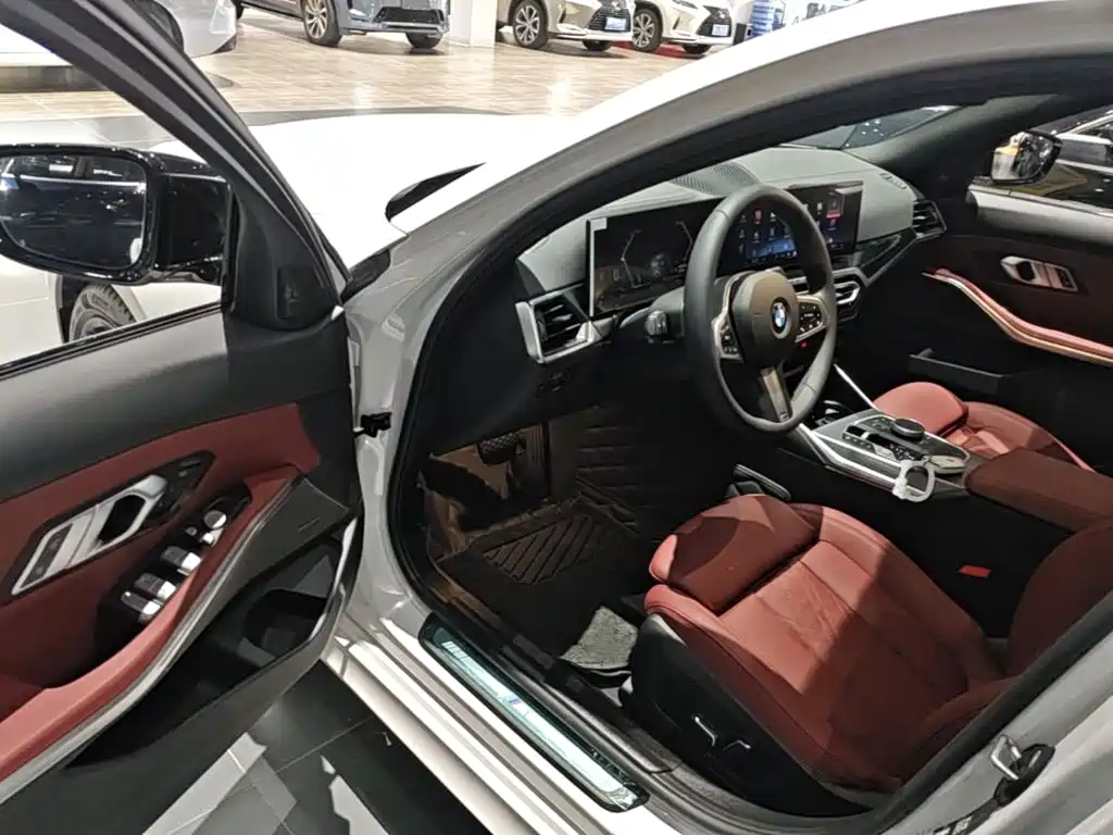 BMW 3 Series 2025 — фото 16