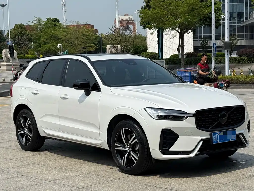 Volvo XC60 2021 — фото 3