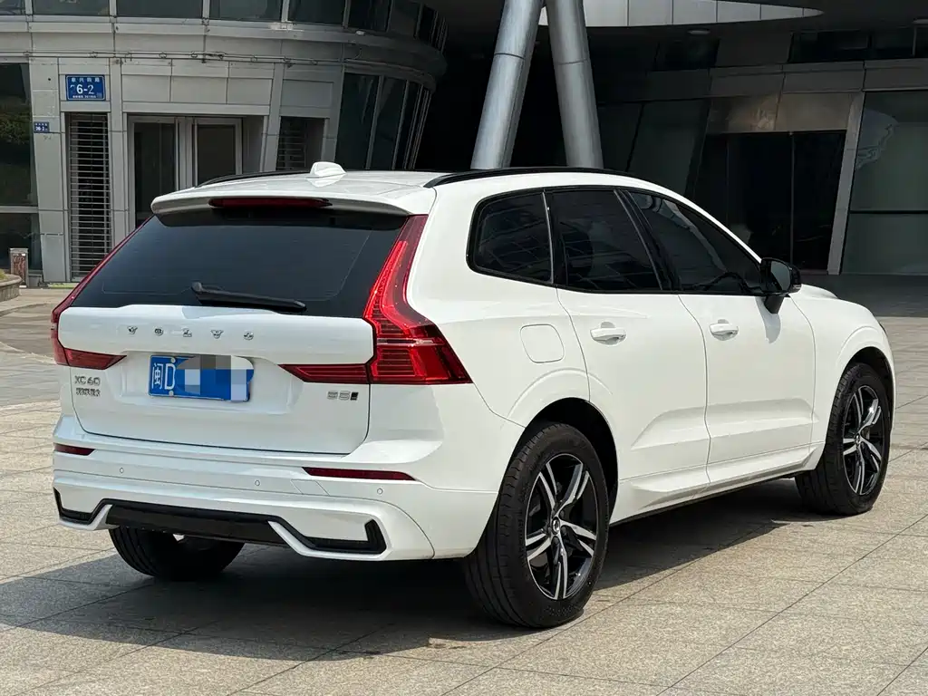 Volvo XC60 2021 — фото 4
