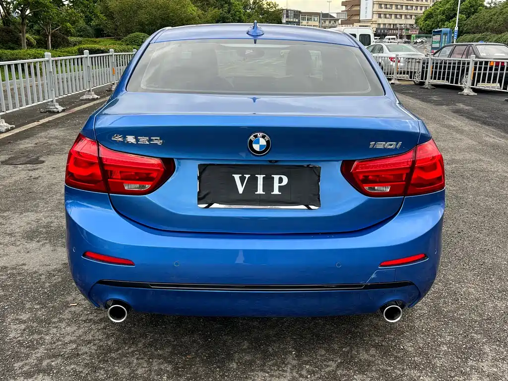 BMW 1 Series 2018 — фото 12