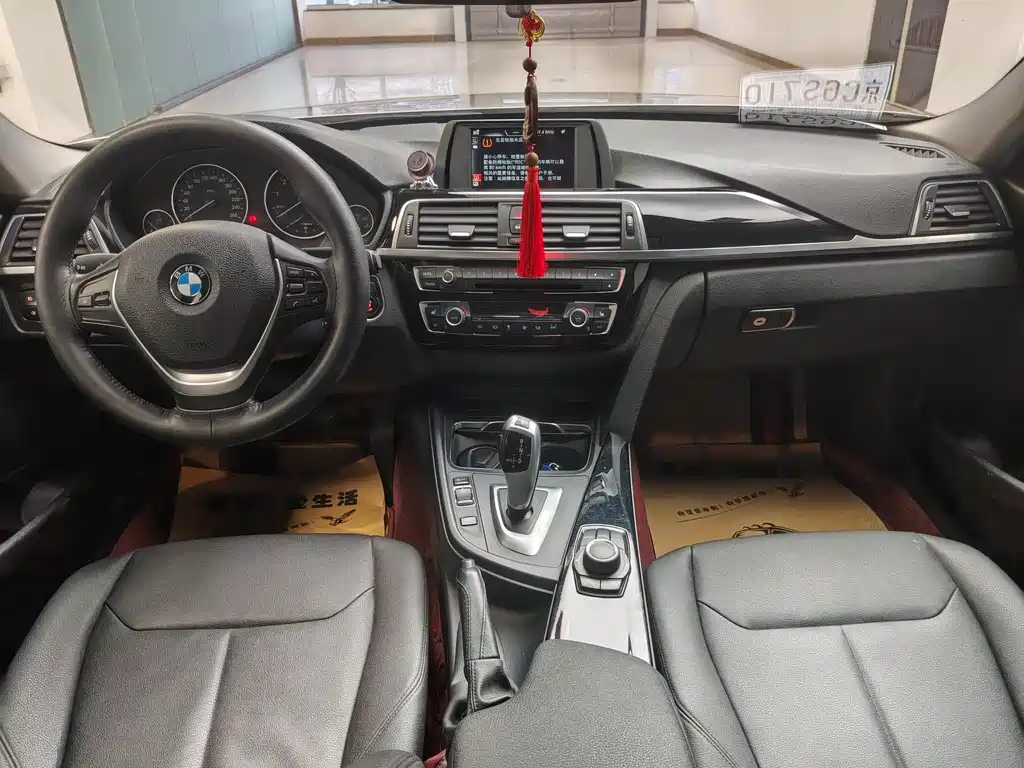 BMW 3 Series 2017 — фото 9