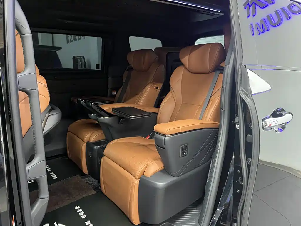 Toyota Vellfire 2024 — фото 9