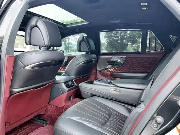 Lexus LS 2021
