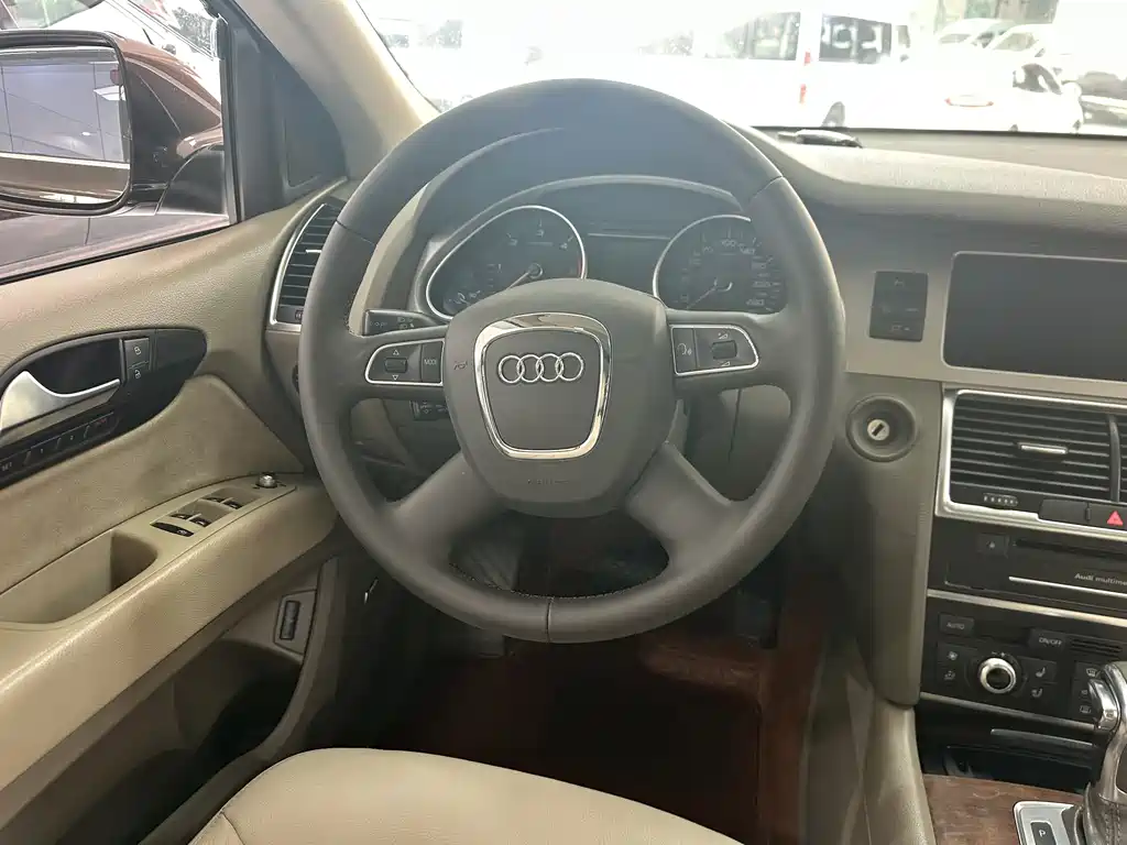 Audi Q7 2012 — фото 18