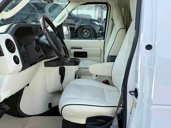 Ford E350 2011