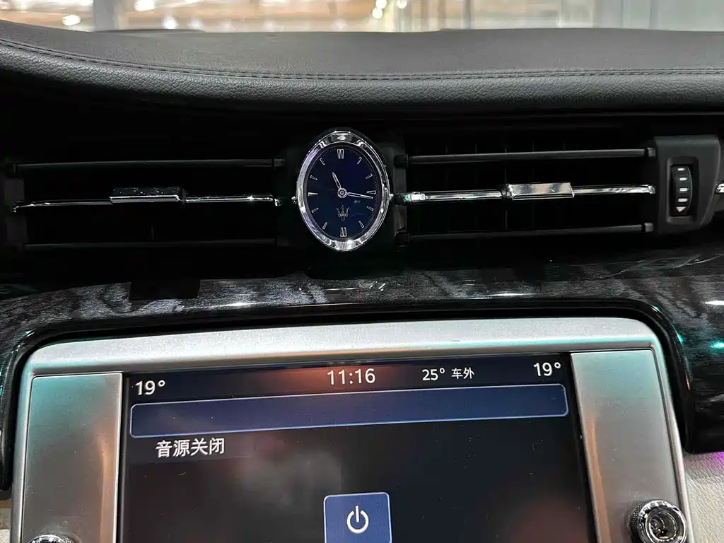 Maserati Quattroporte 2015 — фото 21