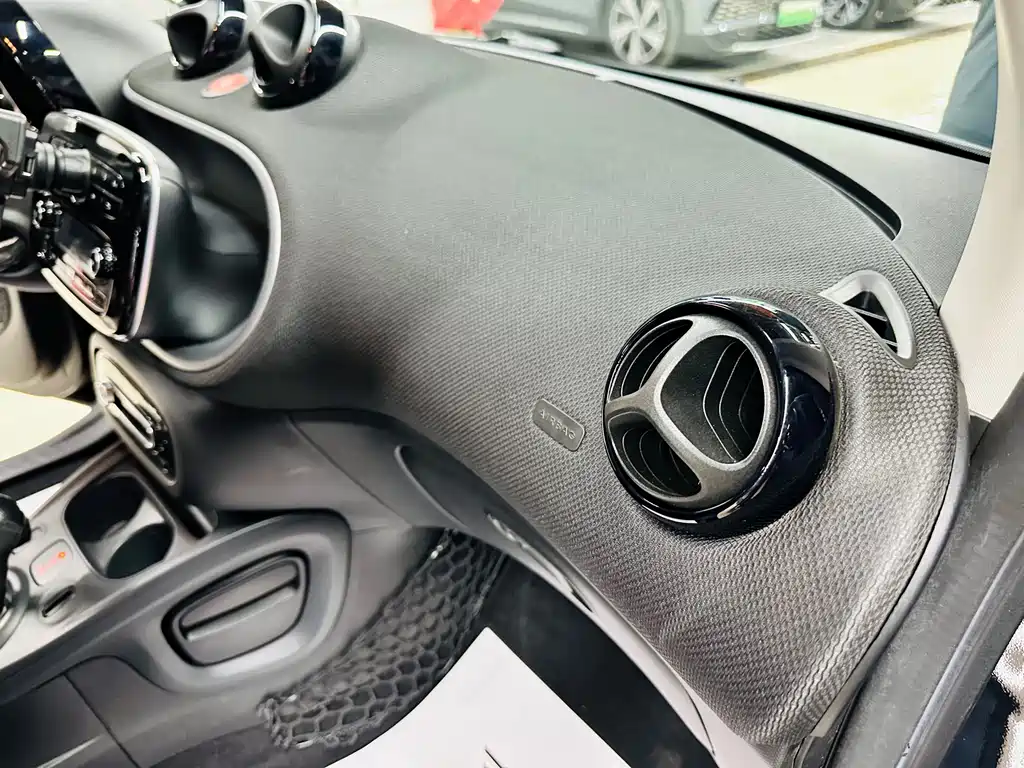 smart Fortwo 2018 — фото 24