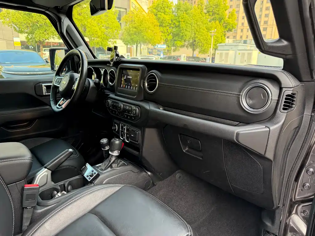 Jeep Wrangler 2021 — фото 14