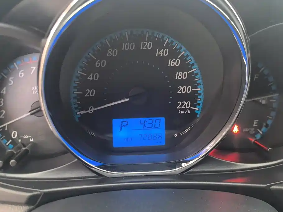 Toyota Yaris L 2019 — фото 14