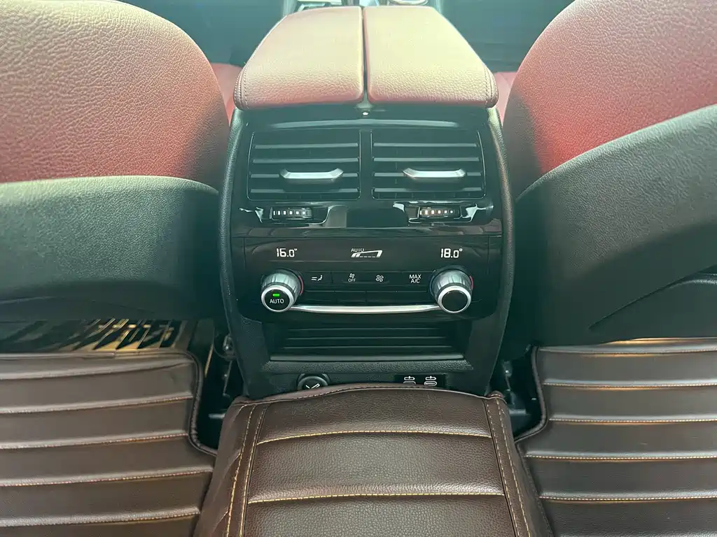 BMW 5 Series 2020 — фото 13
