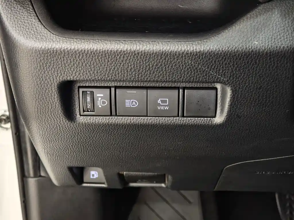 Toyota RAV4 2022 — фото 16