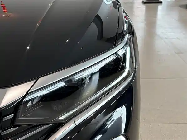 Volkswagen Passat Plug-In Hybrid 2025