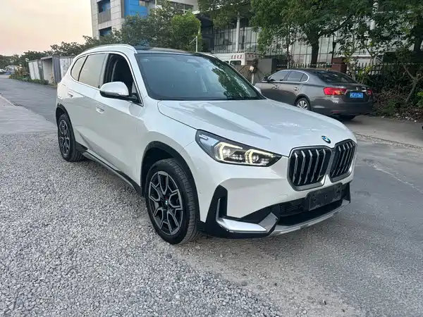 BMW iX1 2024