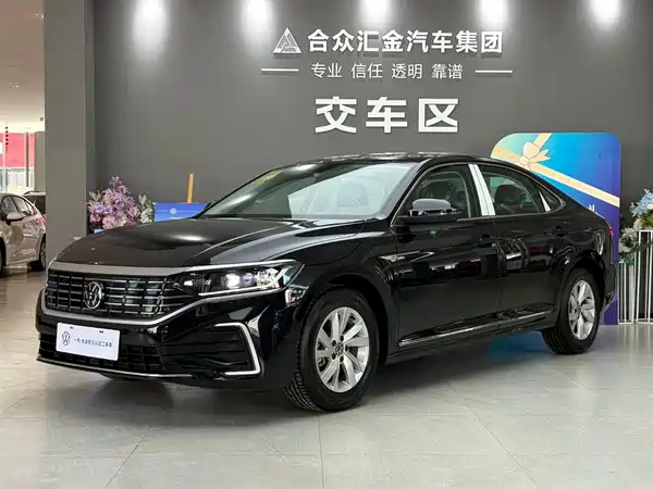 Volkswagen Passat Plug-In Hybrid 2025