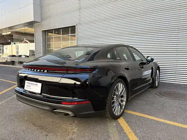 Porsche Panamera 2025