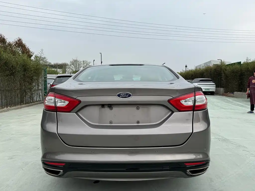 Ford Mondeo 2015 — фото 23