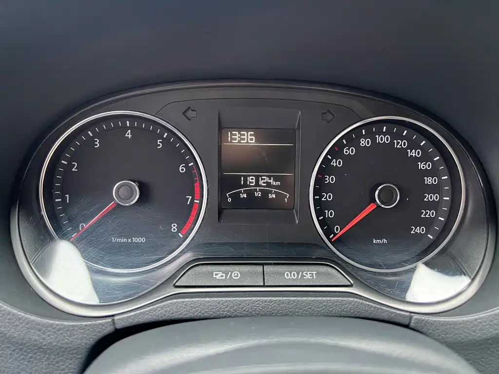 Volkswagen Polo 2015 — фото 15