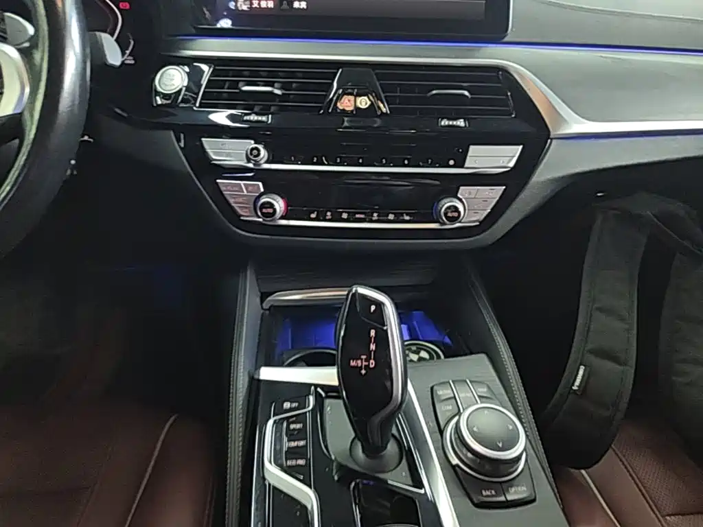 BMW 5 Series 2022 — фото 13