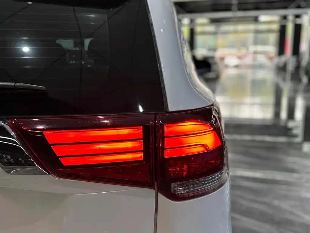 Mitsubishi Outlander 2022 — фото 32