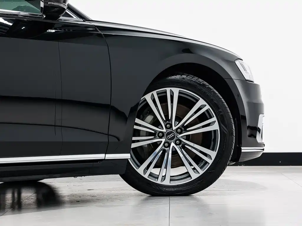 Audi A8 2021 — фото 28