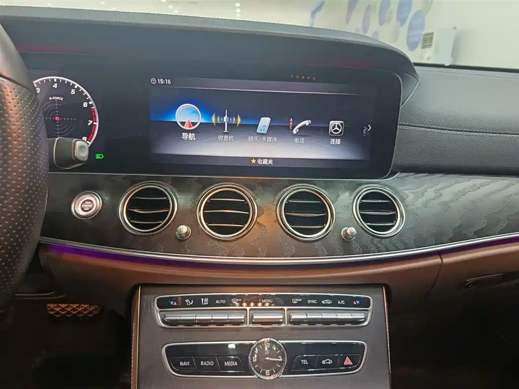 Mercedes-Benz E-Class 2019 — фото 10