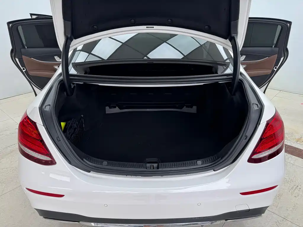 Mercedes-Benz E-Class 2020 — фото 25
