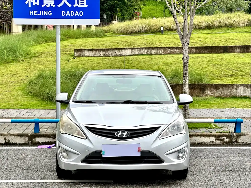 Hyundai Accent 2011 — фото 2