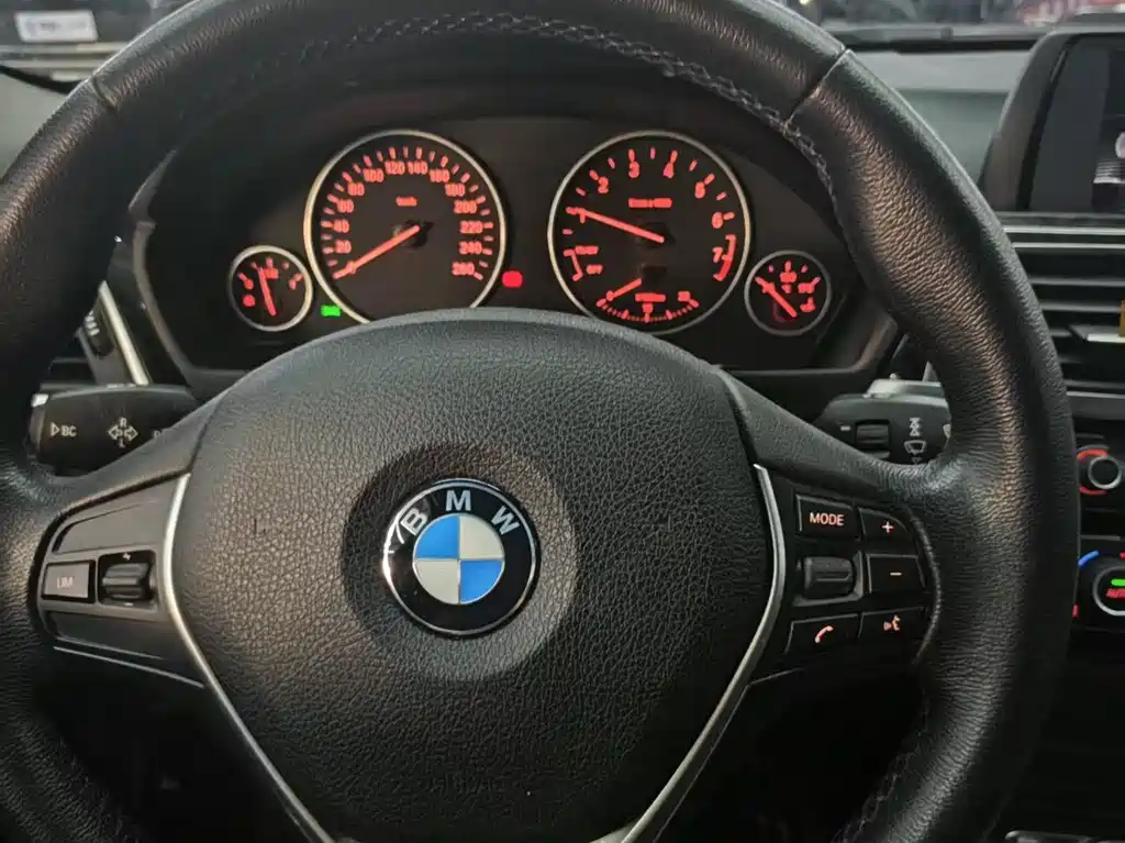 BMW 3 Series 2017 — фото 11